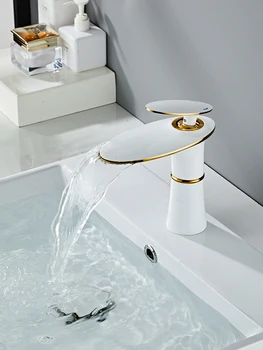 כיור ברז חמים וקרים שטיפת חדר אמבטיה ארון כיור ברז מלא נחושת אישיות במעגל.